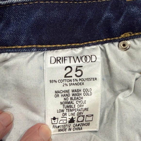 Driftwood Kelly Embroidered Bird and Floral Jeans 
Size 25/31 - Picture 4 of 9